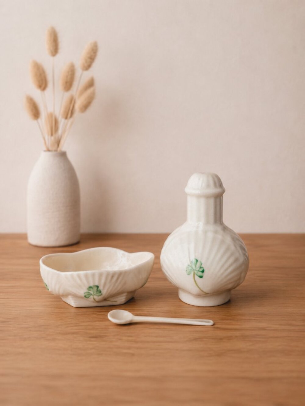 Belleek Ireland Shamrock Salt & Pepper Shaker Set with Stopper - Picture 1 of 10